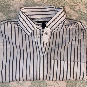 New with tags Banana Republic long sleeve cropped button up, large.